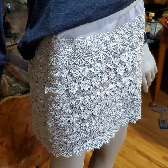 Alythea Lace Skirt Medium GORGEOUS !!! - Picture 3 of 5